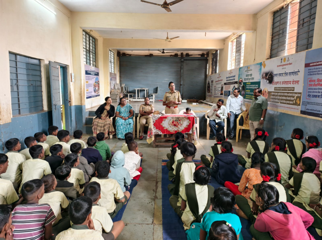 महाराष्ट्र पोलीस स्थापना दिवसाच्या अनुषंगाने दिनांक 4 जानेवारी 2026 रोजी आश्रम शाळा उंब्रज तालुका कराड जिल्हा सातारा या ठिकाणीआयोजित उपक्रम
