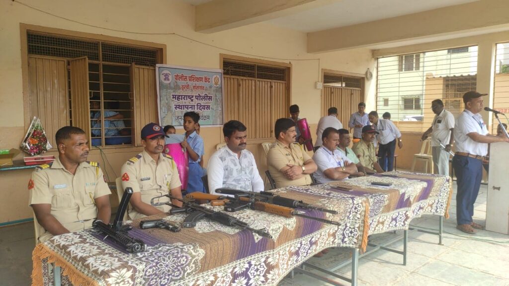 महाराष्ट्र पोलीस स्थापना दिवसाच्या अनुषंगाने पंडित विष्णू दिगंबर पलूसकर माध्यमिक विद्यालय, पलूस येथे भेट