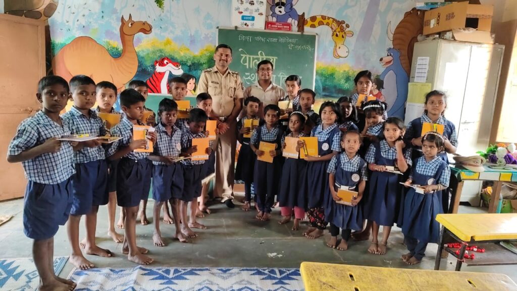 महाराष्ट्र पोलीस स्थापना दिवसाच्या अनुषंगाने जिल्हा परिषद प्राथमिक शाळा मोहितेमळा मांजर्डे, तालुका तासगाव या ठिकाणी भेट