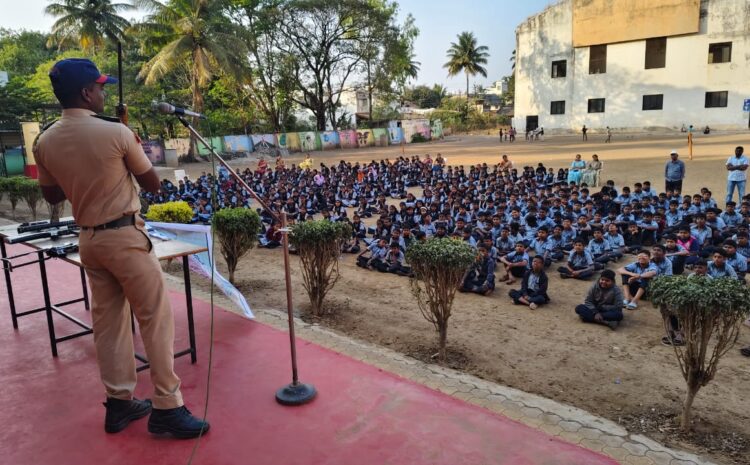  महाराष्ट्र पोलीस स्थापना दिवसाच्या अनुषंगाने विद्यानिकेतन माध्यमिक विद्यालय तासगाव या ठिकाणी आयोजित उपक्रम